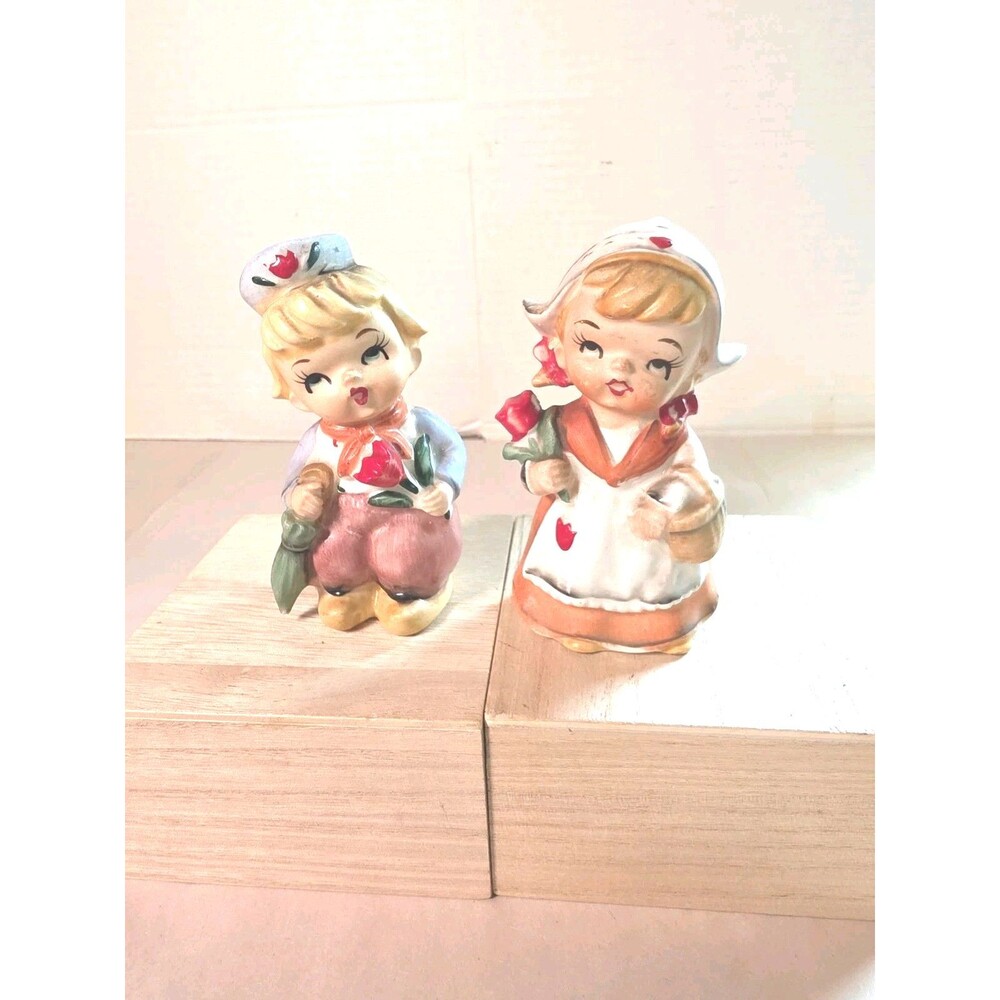 Dee Bee Co. Salt/Pepper Shaker Dutch Boy & Girl Japan 50’s B-40